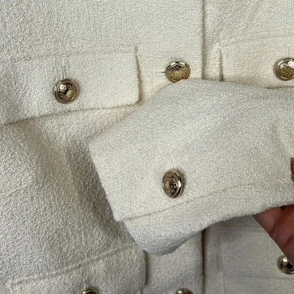 H&M NWT WOMEN’S  SHORT JACKET LONG SLEEVE  GOLD COLOR BUTTON DETAIL  SZ M - Picture 4 of 6